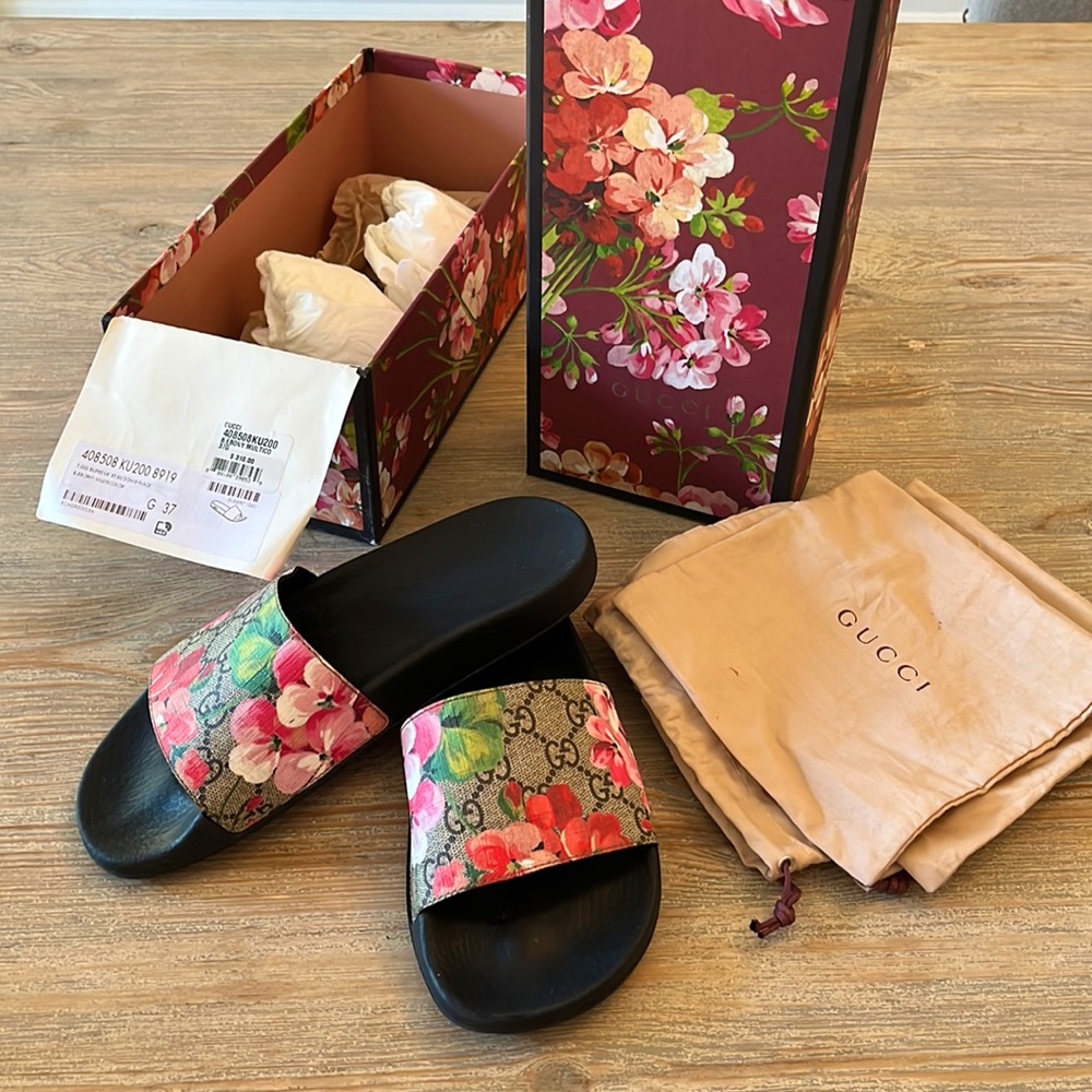 Authentic Gucci GG Bloom Supreme Slide Sandals! Size 37
